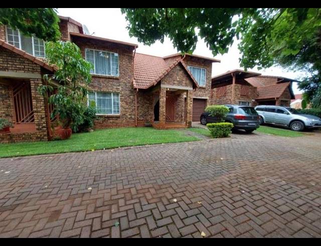 3 BEDROOM HOUSE FOR SALE IN MAGALIESKRUIN